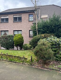 Großes Zwei- bis Dreifamilienhaus mit riesigem Garten und drei Garagenstellplätzen in Ortsrandlage! - Duisburg
