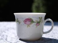 Weiße Porzellan Kaffee- / Teetasse / von GRAF VON HENNEBERG 1777 / aus Ilmenau - Zeuthen
