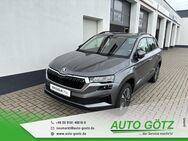 Skoda Karoq, Tour Vorb Digi elektr Heckkl vo hi Connect Sunset 4xEFH Ladeboden beheiz Frontscheibe Armlehne Metallic, Jahr 2023 - Beilngries