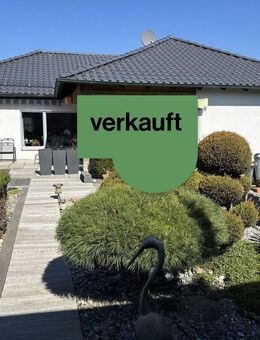 Jetzt ist der richtige Zeitpunkt! Stilvoller Bungalow mit meditativem Garten + Garage - Pyrbaum