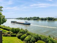 Rheinlage pur, unverbaubarer Panoramablick auf Rhein und Auen. - Düsseldorf