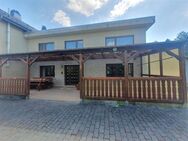 Einfamilienhaus mit ausgebautem Nebengebäude und großem Grundstück - Raubach