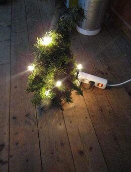 künstlicher Weihnachtsbaum Pistellokerzen Lichterkette - Strom - Berlin