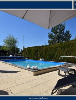 Elegantes Anwesen in schöner Wohnsiedlung mit Pool und herrlichem Garten! - Lichtenau (Bayern)