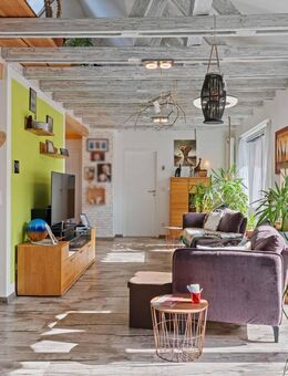 Helle und moderne Dachgeschosswohnung mit Loggia in gepflegtem Mehrfamilienhaus - Ludwigshafen (Rhein)