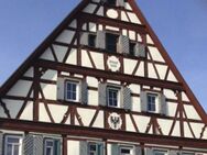 Sanierungsbedürftiges Denkmalhaus mit 1 Gewerbe und 3 Wohneinheiten + Ausbaureserve - Bad Windsheim