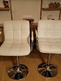 2schöne Barhocker abzugeben - Aßlar