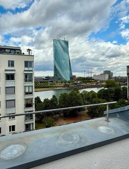 Exklusive Dachwohnung mit Skyline- und Mainblick im Deutschherrnviertel von Sachsenhausen - Frankfurt (Main)