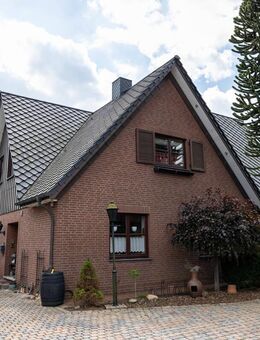 *** WOHNEN mit bis zu DREI GENERATIONEN - BARRIEREFREIER BUNGALOW hinten und großes HAUS vorne *** - Delmenhorst