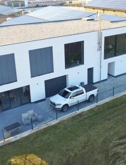 Luxus trifft Vielseitigkeit - Exklusives Anwesen mit Neubauvilla, Pension und Tennishalle - Neunkirchen (Sand)