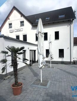 Ideal, um Wohnen und Arbeit zu verbinden: Top saniertes Wohn- und Geschäftshaus in Allersberg! - Allersberg