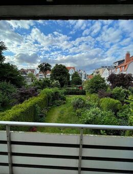 Zentral und doch im Grünen: Modernisierte 4-Zimmer-Wohnung mit neuer Küche und Balkon - Osnabrück
