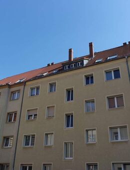 Eutritzsch - sonnige 2-Raum-Dachgeschosswohnung in ruhiger Lage mit Tageslichtbad und Dusche - Leipzig