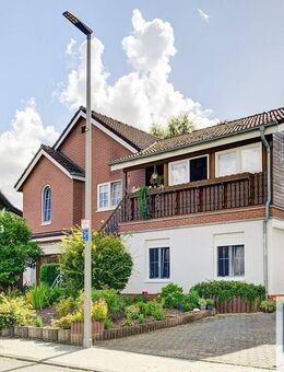 Gepflegtes Zweifamilienhaus mit weitläufigem Grundstück in ansprechender Wohn- und Aussichtslage! - Almersbach