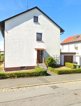 Ein charmantes Zweifamilienhaus mit großem Potenzial in Neustadt bei Coburg - Neustadt (Coburg)