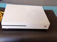 Biete hier eine X box one in 23843