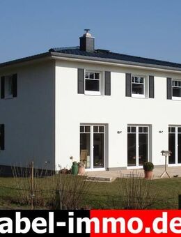 Hummelsbüttel: Neubau-Stadtvilla (GEG 2024) auf sonnigem Grundstück in 30er-Zone - Hamburg