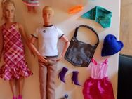 Riesiges Barbie Set, 106 Teile, 12 Barbies, Ken, Shelly, viel Zubehör und Kleider - Freiburg (Breisgau)