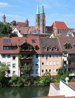Nürnberg Altstadt: zentral gelegene 4-Zimmerwohnung mit Blick zur Kaiserburg; Einbauküche; Parkett; 2 Badezimmer; ab 01.12.2025 verfügbar - Nürnberg