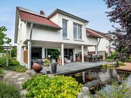 Charmantes Einfamilienhaus (A+) mit Schwimm/Koi-Teich und modernem Wohnkomfort - Satteldorf