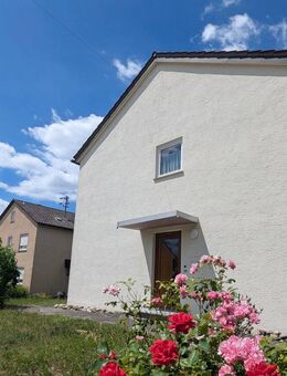 Gepflegtes Ein- bis Zweifamilienhaus mit Pelletheizung, großem Garten und Ausbaumöglichkeiten - Hochdorf (Regierungsbezirk Stuttgart)