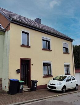2-Familienhaus mit Garagen in ruhiger Seitenstraße - Sulzbach (Saar)