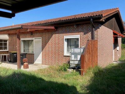 Kleiner Bungalow mit Terrasse und Carport