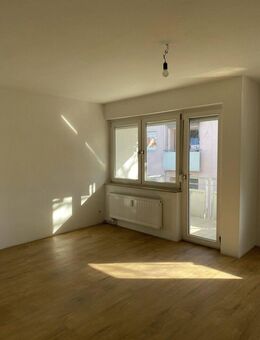 Neu renovierte helle 3 Zimmer Wohnung - Neuhausen (Fildern)