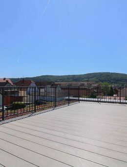 Exklusives Penthouse mit Dachterrasse, Balkon & 2 Carports - Neubaukomfort über den Dächern - Goldbach (Bayern)
