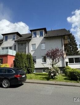 4 Familienhaus mit 3 Garagen und Nebengebäude! Grundstück weiter bebaubar! - Baunatal