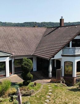 Großzügiges, freistehendes Einfamilienhaus mit Wellnessbereich und Doppelgarage - Felsberg