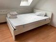 Weißes großes Bett in 04299