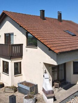 Licht. Ruhe. Zuhause. DHH mit Einliegerwohnung, Gartenidylle & Platz für die ganze Familie - Mühlacker