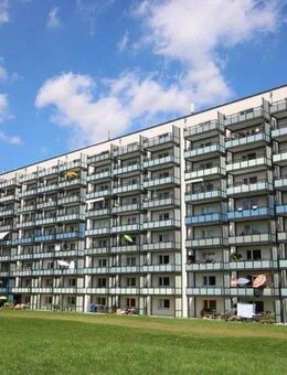 Gute Aussichten: Sanierte Wohnung mit Loggia und Blick ins Grüne! - Kiel