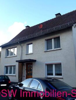 Wohnhaus mit großzügigem Garagengebäude! - Liebenau (Hessen)