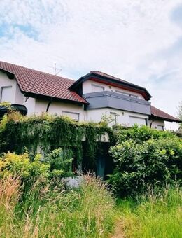 Ruhig und idyllisch - gepflegte 5 Zi. Maisonettewohnung mit 3 Balkonen und Gartenmitbenutzung - Heuweiler