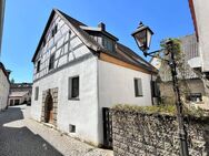 Romantisches, saniertes Altstadthaus im historischen Stadtkern in ruhiger Lage mit sonniger Dachterrasse mit Glasschiebedach! - Altdorf (Nürnberg)