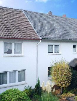 Mehrgenerationenhaus mit Nebengebäude auf großem Areal in Flammersfeld. - Flammersfeld