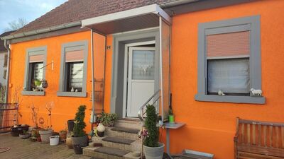 Gepflegtes Einfamilienhaus mit großem Nebengebäude und großem Grundstück in ruhiger Seitenstraße