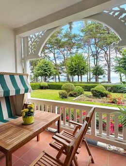 Mit Ostseeblick: Attraktive Ferienwohnung in erster Reihe zum Strand - Binz (Ostseebad)