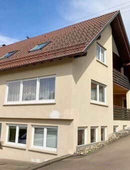 Gewerbe- und Lagerraum ca. 120 m² mit großem freistehendem Wohnhaus, Aufzug, 4 Garagen und Garten - Meßstetten