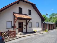 Taucha - ansprechendes Ein-oder Zweifamilienhaus mit großzügigem Garten, Carports & Garage - Taucha
