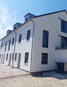 In Kürze bezugsfertig, hochwertiges RMH Nähe Erding. Provisionsfrei - Wörth