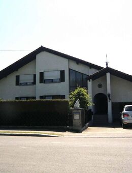 Tolle 4,5-ZKB-Wohnung mit Garage und Gartenanteil - Oberschweinbach