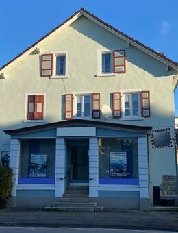 Vielseitiges Reihenendhaus mit separatem Ladengeschäft, praktischer Kfz-Außenabstellfläche sowie gemütlicher Laube - Lörrach