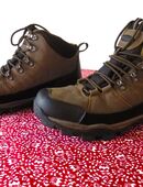 Midcut LEDER Stiefel Trekkingschuhe. *NEU* Wanderstiefel. Hohe Sneaker. Walking Boots. Schnürstiefel. TOP Verarbeitung. Farbe: Mittleres Braun. Super griffige Sohle. Angenehme Schaft-Rand-Polsterung. LADEN-NEU. Gr. 45, passt auch für Gr. 46. Landrover. in 32545