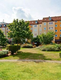 Ab sofort frei! Renovierte, ansprechende 2-Zimmer-Wohnung mit Sonnenbalkon - Nürnberg