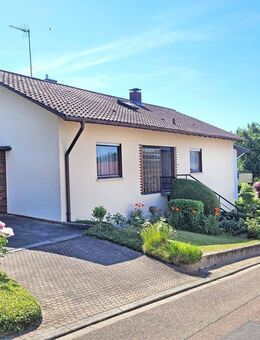 Sanierungsbedürftiges Einfamilienhaus mit Einliegerwohnung in Feldrandlage von Dielheim - Dielheim