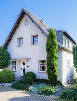 Großes & freistehendes EFH mit Doppelgarage bietet hohen Wohnkomfort und viele Nutzungsmöglichkeiten - Kerpen (Kolpingstadt)