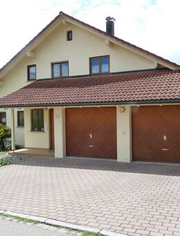 MIT WEITEM BLICK & CHARME! Sanierte 4-Zi.-Dachgeschoßwohnung mit Aussichts-Balkon bei Horgenzell - Horgenzell